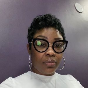 Meet your Posher, Deanna